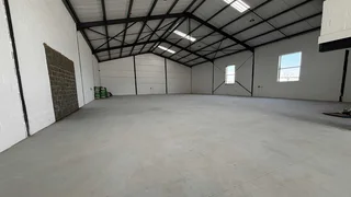 2598m² Warehouse TO RENT in a secure park in Killarney Gardens