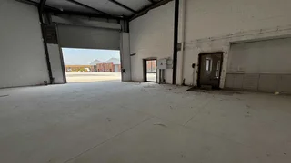 2598m² Warehouse TO RENT in a secure park in Killarney Gardens