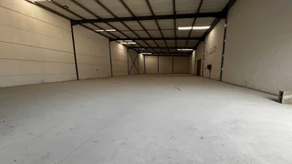 2598m² Warehouse TO RENT in a secure park in Killarney Gardens