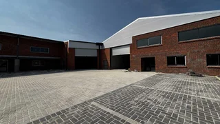 2598m² Warehouse TO RENT in a secure park in Killarney Gardens