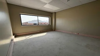 2598m² Warehouse TO RENT in a secure park in Killarney Gardens