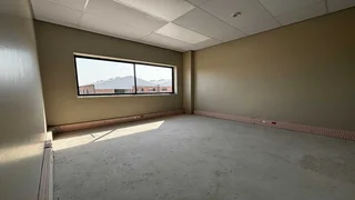 2598m² Warehouse TO RENT in a secure park in Killarney Gardens