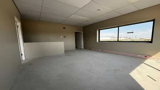 2598m² Warehouse TO RENT in a secure park in Killarney Gardens