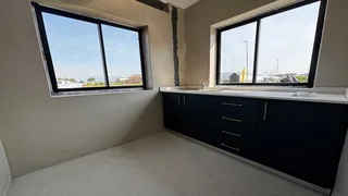 2598m² Warehouse TO RENT in a secure park in Killarney Gardens