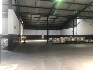 3260sqm Warehouse with a 930m² yard TO LET in Killarney Gardens