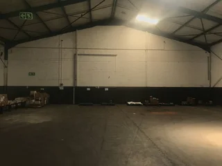 3260sqm Warehouse with a 930m² yard TO LET in Killarney Gardens