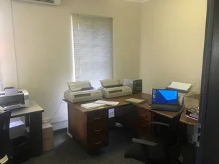 3260sqm Warehouse with a 930m² yard TO LET in Killarney Gardens