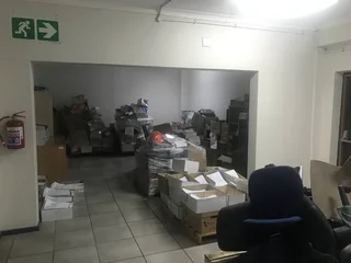 3260sqm Warehouse with a 930m² yard TO LET in Killarney Gardens