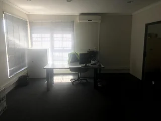 3260sqm Warehouse with a 930m² yard TO LET in Killarney Gardens