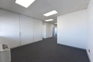 PLUMSTEAD/WYNBERG - OFFICE TO LET WITH SECURE PARKING IN FRONT OF OFFICE