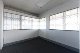 PLUMSTEAD/WYNBERG - OFFICE TO LET WITH SECURE PARKING IN FRONT OF OFFICE