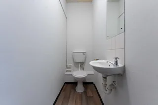 PLUMSTEAD/WYNBERG - OFFICE TO LET WITH SECURE PARKING IN FRONT OF OFFICE