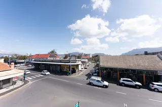 PLUMSTEAD/WYNBERG - OFFICE TO LET WITH SECURE PARKING IN FRONT OF OFFICE