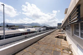 PLUMSTEAD/WYNBERG - OFFICE TO LET WITH SECURE PARKING IN FRONT OF OFFICE