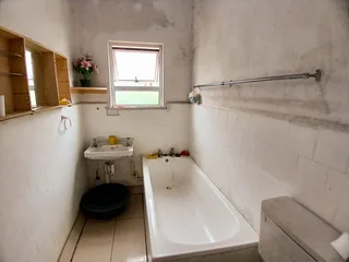 Investment delight in 5 bed home in Glenwood