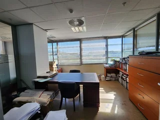 Prime Opportunity in Umhlanga: 380sqm Commercial Unit Available for Lease!