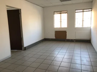 WELL-MAINTAINED OFFICE SPACE AVAILABLE TO LET IN CORPORATE PARK SOUTH