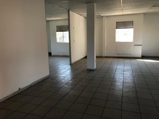 WELL-MAINTAINED OFFICE SPACE AVAILABLE TO LET IN CORPORATE PARK SOUTH