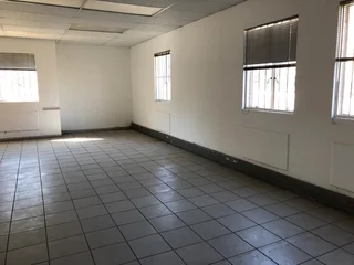 WELL-MAINTAINED OFFICE SPACE AVAILABLE TO LET IN CORPORATE PARK SOUTH