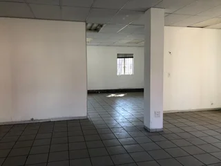 WELL-MAINTAINED OFFICE SPACE AVAILABLE TO LET IN CORPORATE PARK SOUTH