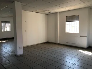 WELL-MAINTAINED OFFICE SPACE AVAILABLE TO LET IN CORPORATE PARK SOUTH