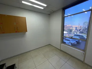 8 Sturdee Avenue | Prime 1st floor Medical suite in Rosebank to Let