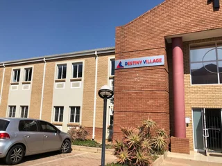 NEAT OFFICE SPACE AVAILABLE TO LET IN CORPORATE PARK SOUTH