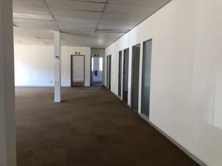 NEAT OFFICE SPACE AVAILABLE TO LET IN CORPORATE PARK SOUTH