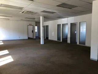 NEAT OFFICE SPACE AVAILABLE TO LET IN CORPORATE PARK SOUTH