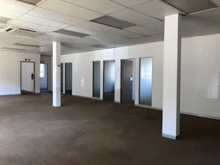 NEAT OFFICE SPACE AVAILABLE TO LET IN CORPORATE PARK SOUTH