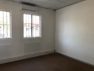 NEAT OFFICE SPACE AVAILABLE TO LET IN CORPORATE PARK SOUTH