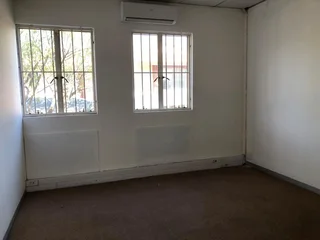 NEAT OFFICE SPACE AVAILABLE TO LET IN CORPORATE PARK SOUTH