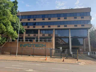 320SQM OFFICE SPACE TO RENT WITHIN INFOTECH OFFICE BUILDING BASED IN HATFIELD