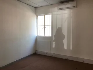 NEAT OFFICE SPACE AVAILABLE TO LET IN CORPORATE PARK SOUTH