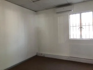 NEAT OFFICE SPACE AVAILABLE TO LET IN CORPORATE PARK SOUTH