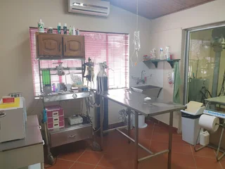 294 SQM FREESTANDING COMMERCIAL PROPERTY FOR SALE IN QUEENSWOOD