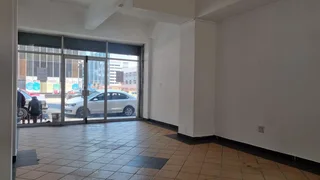 Sambro House: Shop for rent in Marshalltown