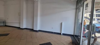 Sambro House: Shop for rent in Marshalltown