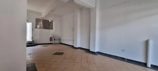 Sambro House: Shop for rent in Marshalltown