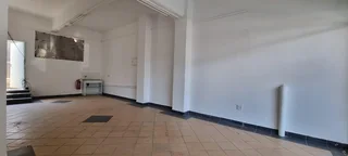 Sambro House: Shop for rent in Marshalltown