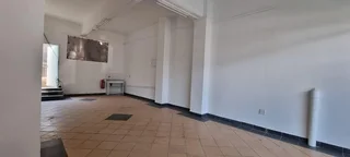 Sambro House: Shop for rent in Marshalltown