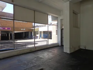 LARGE RETAIL SPACE TO LET WITH EXCELLENT VISIBILITY IN ARCADIA