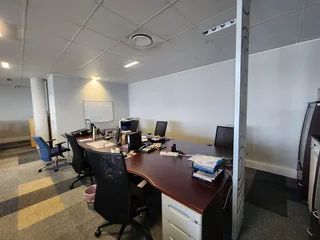 Prime 370sqm Office Space Available for Lease in Prestigious Umhlanga Locale - Your Gateway to Busin