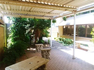 BUILDING TO LET IN PRIME LOCATION