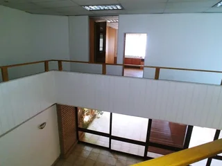 BUILDING TO LET IN PRIME LOCATION