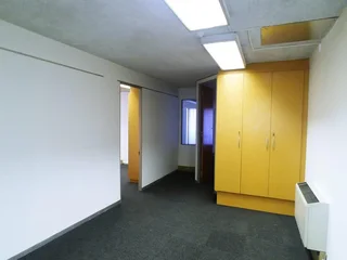 BUILDING TO LET IN PRIME LOCATION