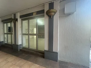 UG07 - 76th 4th street Melville | Beautiful Retail area to lease in Mellville