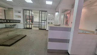 Surrey House Building | Retail Space To Let in Marshalltown