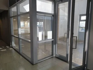 MODERN 5TH FLOOR OFFICE SUITE CONSISTING OF 167.35 SQUARE METERS TO LET IN HATFIELD