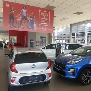 400 SQM SHOWROOM FACILITY TO RENT WITHIN THE PRIME COMMERCIAL NODE OF HATFIELD WITH GOOD EXPOSURE